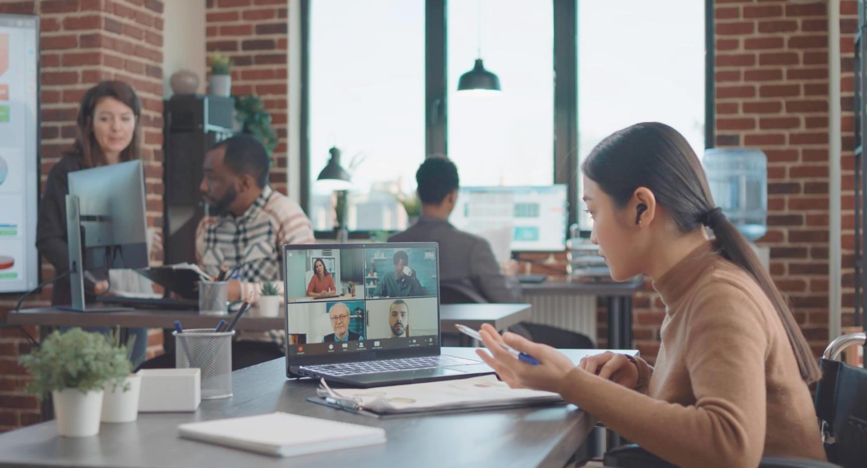 Professionelle Geschäftsberatung in modernem Büro